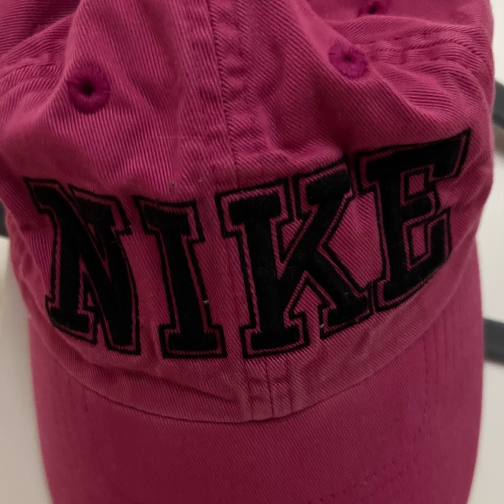 Pink Nike hat one size.